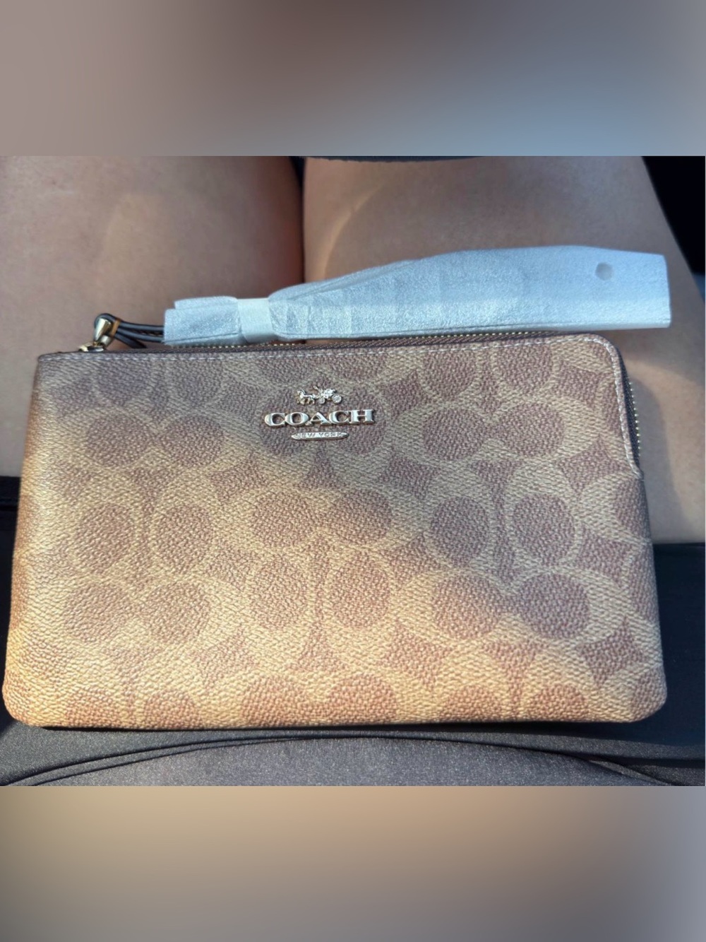 Coach Signature corner zipwristle large in Tan/Brown with Gold tone code : CZ 27